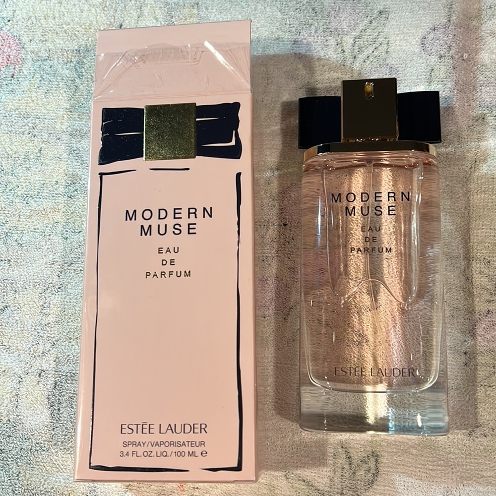 Brand new Estee Lauder Modern Muse Eau De Pafum spray 3.4 oz